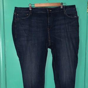 Levi’s Mid Rise Skinny Jean
